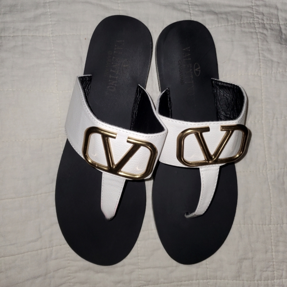 White NWOT Valentino Garavani Flops
